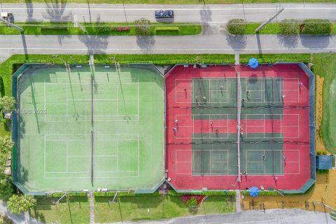 Copropriété à vendre à Pembroke Pines, Floride: 1 chambre, 83.61 m2 № 2063976 - photo 29