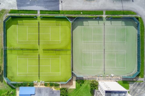 Copropriété à vendre à Pembroke Pines, Floride: 1 chambre, 83.61 m2 № 2063976 - photo 30