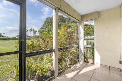 Copropriété à vendre à Pembroke Pines, Floride: 1 chambre, 83.61 m2 № 2063976 - photo 2