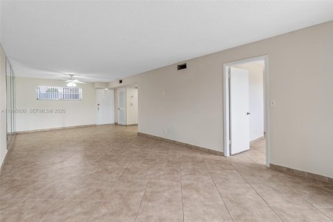 Copropriété à vendre à Pembroke Pines, Floride: 1 chambre, 83.61 m2 № 2063976 - photo 7