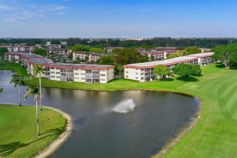 Copropriété à vendre à Pembroke Pines, Floride: 1 chambre, 83.61 m2 № 2063976 - photo 23