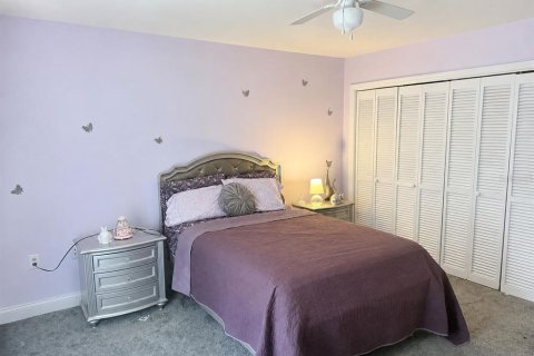 House in Brandon, Florida 5 bedrooms, 290.32 sq.m. № 2352370 - photo 12