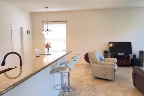 House in San Antonio, Florida 3 bedrooms, 207.08 sq.m. № 1716611 - photo 8