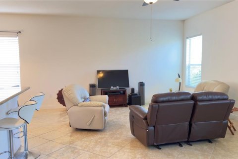 House in San Antonio, Florida 3 bedrooms, 207.08 sq.m. № 1716611 - photo 9