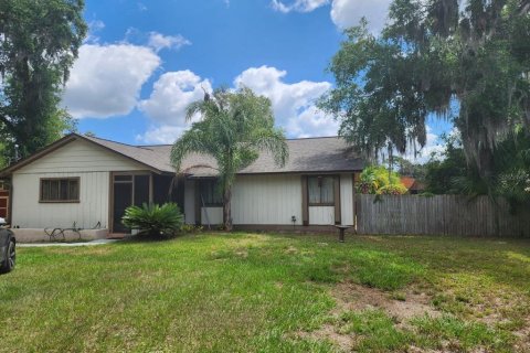 House in Geneva, Florida 4 bedrooms, 162.11 sq.m. № 1810427 - photo 1