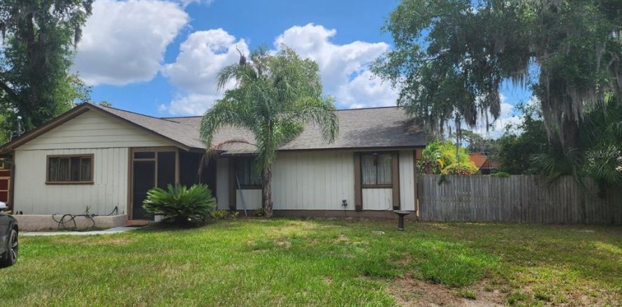 House in Geneva, Florida 4 bedrooms, 162.11 sq.m. № 1810427