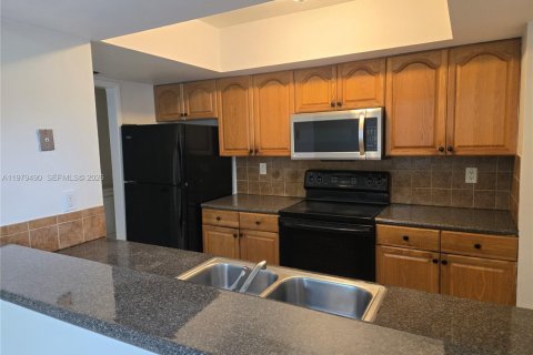 Touwnhouse à louer à North Lauderdale, Floride: 4 chambres, 141.21 m2 № 2046468 - photo 11