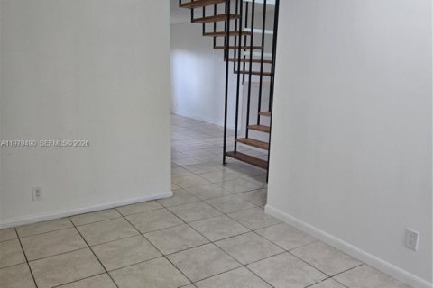 Touwnhouse à louer à North Lauderdale, Floride: 4 chambres, 141.21 m2 № 2046468 - photo 18