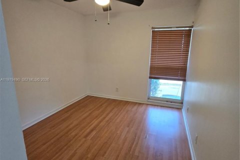 Touwnhouse à louer à North Lauderdale, Floride: 4 chambres, 141.21 m2 № 2046468 - photo 24