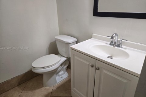 Touwnhouse à louer à North Lauderdale, Floride: 4 chambres, 141.21 m2 № 2046468 - photo 14