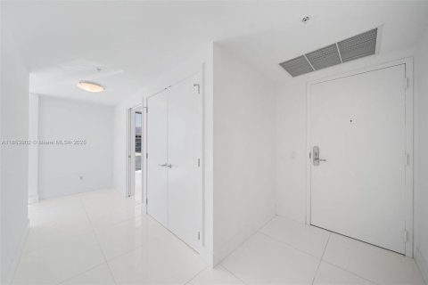 Condominio en venta en Miami Beach, Florida, 2 dormitorios, 119.84 m2 № 1977769 - foto 19