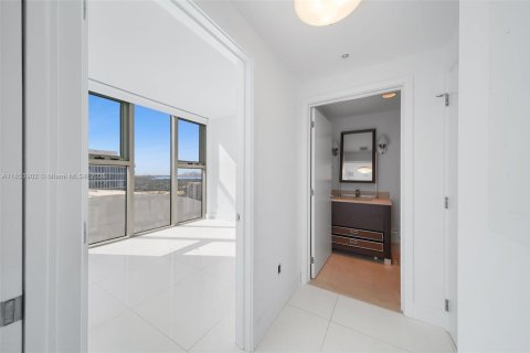 Condominio en venta en Miami Beach, Florida, 2 dormitorios, 119.84 m2 № 1977769 - foto 16