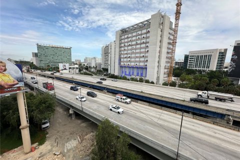 Condo in Miami, Florida, 1 bedroom  № 1953631 - photo 18