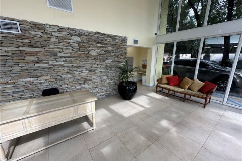 Condo in Miami, Florida, 1 bedroom  № 1953631 - photo 6