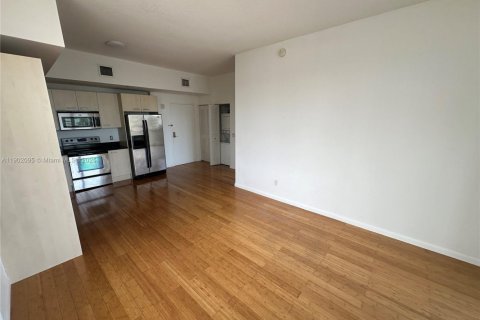 Condo in Miami, Florida, 1 bedroom  № 1953631 - photo 12