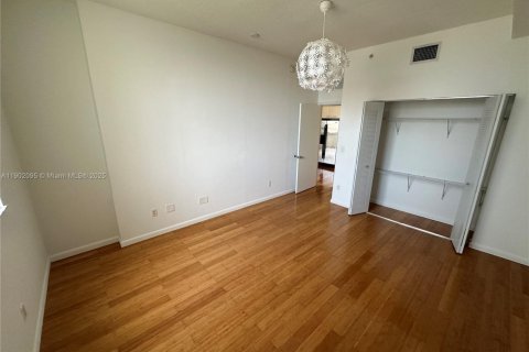 Condo in Miami, Florida, 1 bedroom  № 1953631 - photo 23