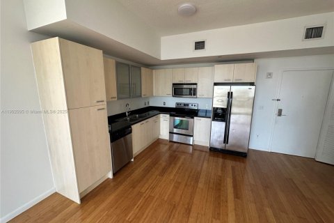 Condo in Miami, Florida, 1 bedroom  № 1953631 - photo 14