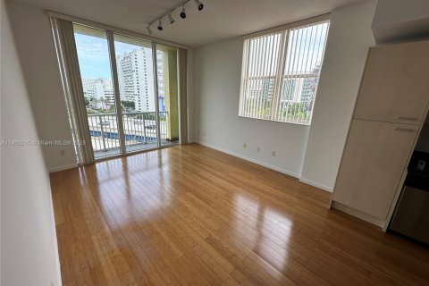 Condo in Miami, Florida, 1 bedroom  № 1953631 - photo 20