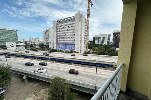 Condo in Miami, Florida, 1 bedroom  № 1953631 - photo 19