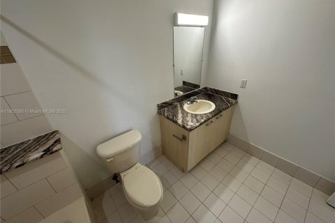 Condo in Miami, Florida, 1 bedroom  № 1953631 - photo 25
