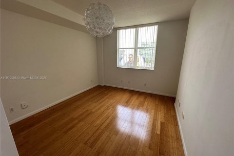 Condo in Miami, Florida, 1 bedroom  № 1953631 - photo 21