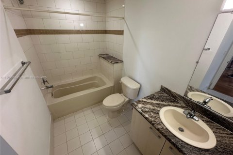 Condo in Miami, Florida, 1 bedroom  № 1953631 - photo 26