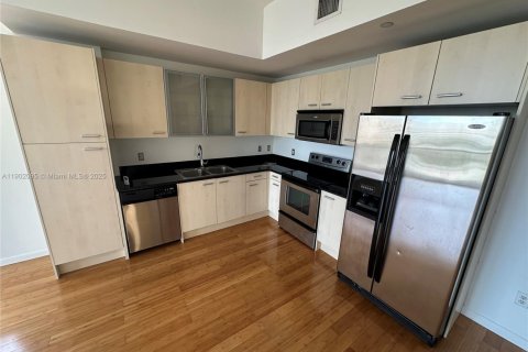 Condo in Miami, Florida, 1 bedroom  № 1953631 - photo 15