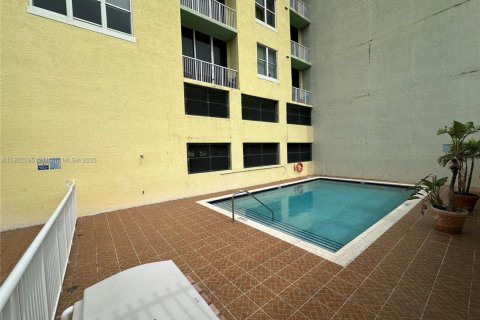 Condo in Miami, Florida, 1 bedroom  № 1953631 - photo 28