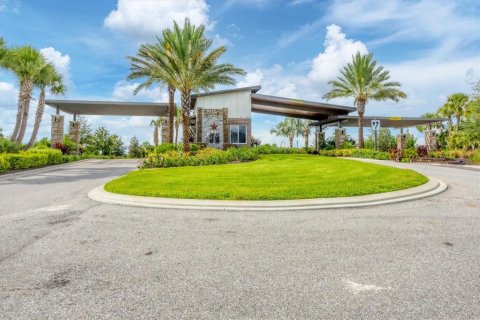 Villa ou maison à louer à Bradenton, Floride: 5 chambres, 248.42 m2 № 2396589 - photo 5