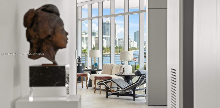 Кондоминиум с 3 спальнями в Майами-Бич, Флорида № 1920674