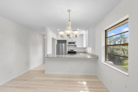 Condo in Vero Beach, Florida, 2 bedrooms № 2081697 - photo 4