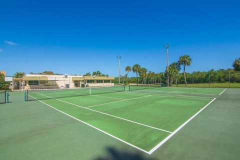Condo in Vero Beach, Florida, 2 bedrooms № 2081697 - photo 23