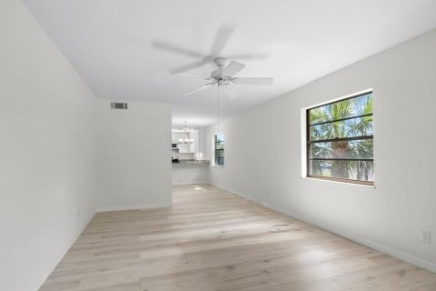 Condo in Vero Beach, Florida, 2 bedrooms № 2081697 - photo 8