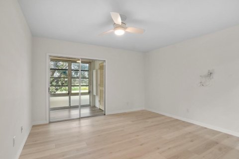 Condo in Vero Beach, Florida, 2 bedrooms № 2081697 - photo 11