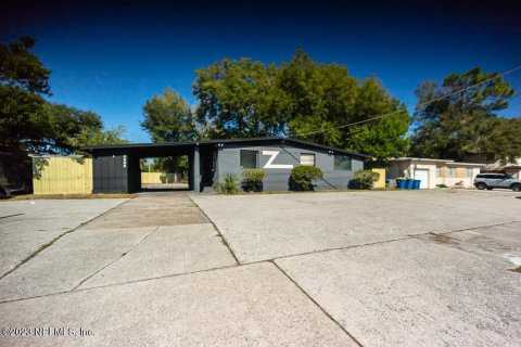 Immobilier commercial à louer à Jacksonville, Floride: 182.46 m2 № 829514 - photo 1