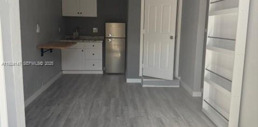 Коммерческая недвижимость в Майами, Флорида 3 спальни, 129.41м2 № 2034378