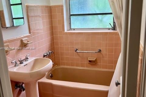 Снять в аренду виллу или дом в Корал-Гейблс, Флорида 3 спальни, 157.75м2, № 1921568 - фото 15