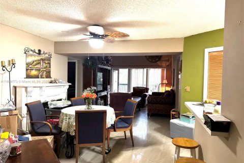 Copropriété à vendre à Hialeah, Floride: 2 chambres, 88.26 m2 № 1752349 - photo 14