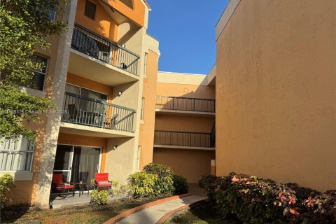 Copropriété à vendre à Hialeah, Floride: 2 chambres, 88.26 m2 № 1752349 - photo 1
