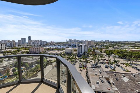 Apartment in Hallandale Beach, Florida 3 bedrooms, 155.52 sq.m. № 2002978 - photo 11