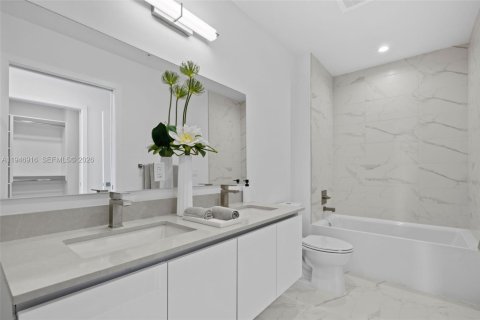 Apartment in Hallandale Beach, Florida 3 bedrooms, 155.52 sq.m. № 2002978 - photo 29