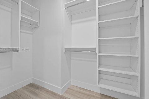 Apartment in Hallandale Beach, Florida 3 bedrooms, 155.52 sq.m. № 2002978 - photo 24