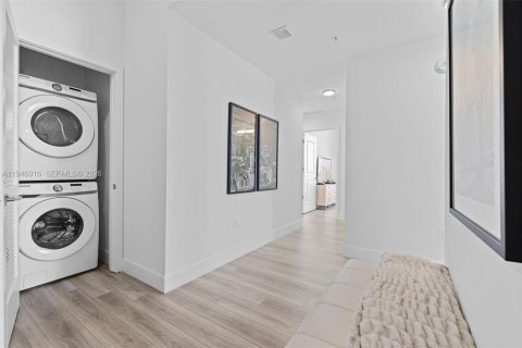 Apartment in Hallandale Beach, Florida 3 bedrooms, 155.52 sq.m. № 2002978 - photo 16