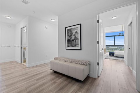 Apartment in Hallandale Beach, Florida 3 bedrooms, 155.52 sq.m. № 2002978 - photo 18