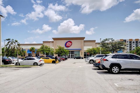 Commercial property in Miami Gardens, Florida № 1701247 - photo 5