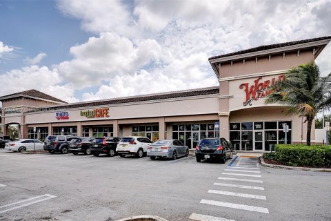 Commercial property in Miami Gardens, Florida № 1701247 - photo 2
