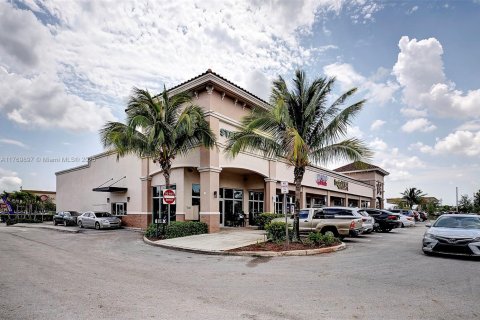 Commercial property in Miami Gardens, Florida № 1701247 - photo 3