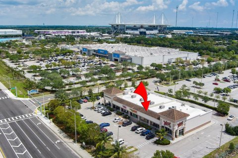 Commercial property in Miami Gardens, Florida № 1701247 - photo 6