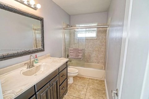 House in Coral Springs, Florida 4 bedrooms, 195.65 sq.m. № 1779477 - photo 19