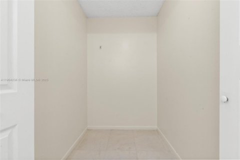 Купить таунхаус в Норт-Лодердейл, Флорида 2 спальни, 110.18м2, № 1954869 - фото 23